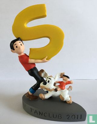 Suske En Wiske - Suske houdt letter S vast  -  Ledenbeeldjes De Fameuze Fanclub